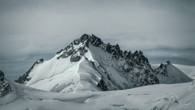 Обои картинки фото природа, зима, горы, снег, вершина, туман, облака