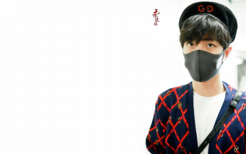 Картинка мужчины xiao+zhan актер берет маска кофта