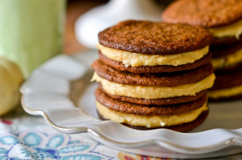 Картинка pumpkin cream cookie sandwiches еда пирожные кексы печенье тарелка макро