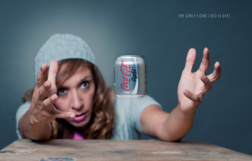 обоя coca, cola, light, бренды, coca-cola, кока-кола, жажда, девушка, руки