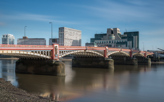 Обои картинки фото vauxhall bridge & mi6,  london, города, лондон , великобритания, река, мост
