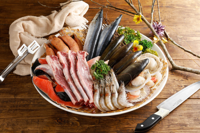 Обои картинки фото еда, разное, рыба, бекон, креветки, морепродукты