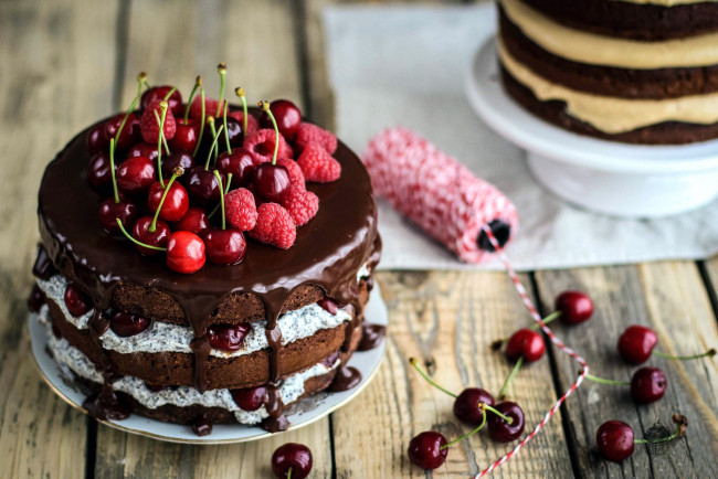 Обои картинки фото еда, торты, малина, вишни, торт, шоколадная, глазурь