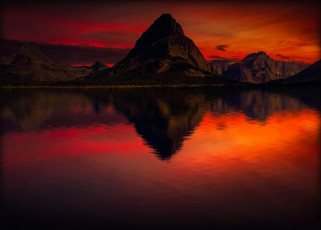Картинка природа восходы закаты вечер горы закат отражение небо багряное красное пейзаж вода красота