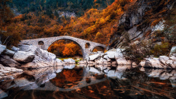 Картинка города -+мосты мост озеро скалы лес осень