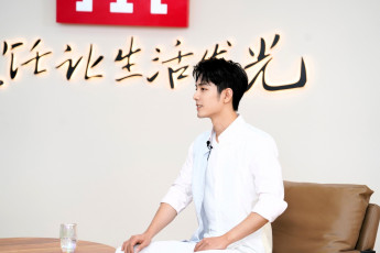 Картинка мужчины xiao+zhan актер рубашка кресло