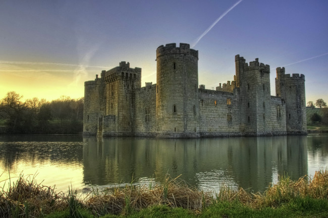 Обои картинки фото bodiam castle england, города, - дворцы,  замки,  крепости, река, замок, england, castle, bodiam