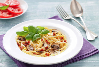 обоя еда, макаронные блюда, помидор, спагетти, паста, грибы, базилик