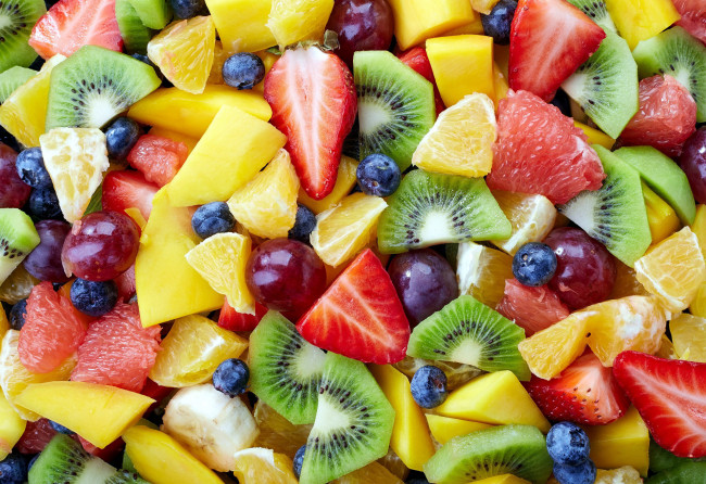 Обои картинки фото еда, фрукты,  ягоды, черника, виноград, клубника, киви