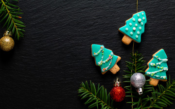 Картинка праздничные угощения ветки ели fir tree merry gingerbread пряники cookies decoration new year wood christmas рождество печенье новый год украшения