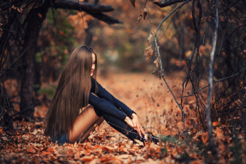 Картинка девушки -+брюнетки +шатенки лес шатенка осень листопад