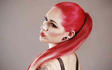 Картинка cervena+fox девушки cervena fox портрет лицо косичка татуировки тату пирсинг причёска девушка модель красноволосая красотка красавица флирт стройная фигура сексуальная секси поза взгляд макияж