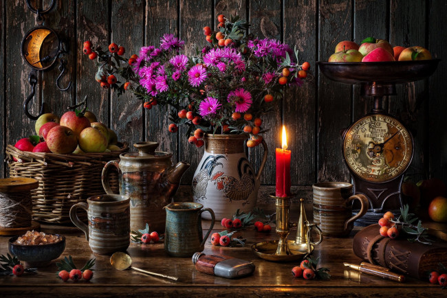 Обои картинки фото еда, натюрморт, астры, букет, шиповник, свеча, корзинка, яблоки, фляжка