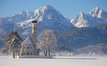 Картинка города католические соборы костелы аббатства зима снег деревья горы