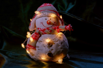 Картинка праздничные снеговики снеговик гирлянды