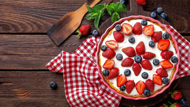 Обои картинки фото еда, пироги, пирог, ягоды, клубника