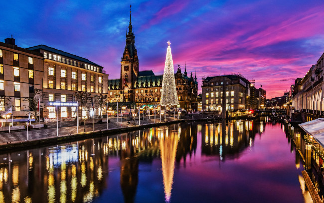 Обои картинки фото гамбург, германия, города, гамбург , ночь, новогодняя, елка, улица, река, европа