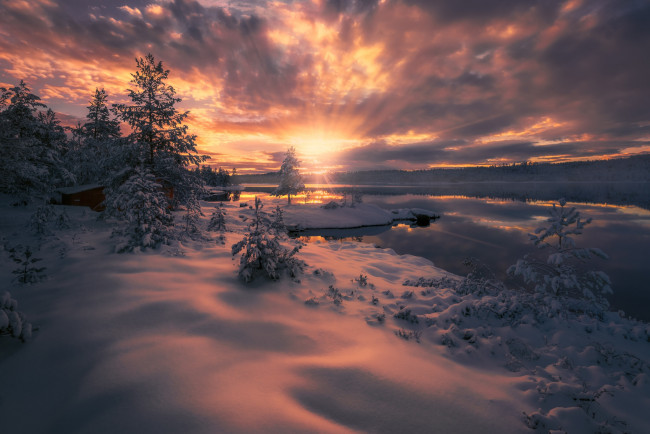 Обои картинки фото природа, зима, лучи, облака, ole, henrik, skjelstad, ringerike, norway, норвегия, озеро, закат, снег