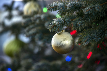 Картинка праздничные шары елка шарик гирлянда