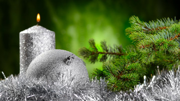 Картинка праздничные новогодние+свечи ветка мишура шарик свеча огонек серебристая