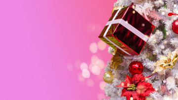 Картинка праздничные ёлки серебристая елка подарок шарики пуансеттия