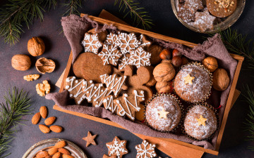 Картинка праздничные угощения миндаль орехи кексы печенье