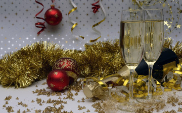 Картинка праздничные угощения шарики мишура серпантин бутылка бокалы шампанское