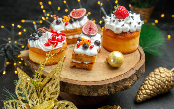 Картинка праздничные угощения шишка гирлянда пирожные