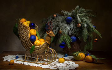 Картинка праздничные угощения ветки мандарины шарики