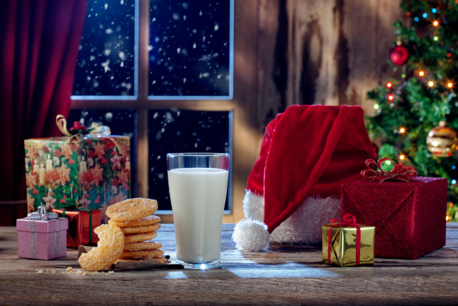 Обои картинки фото праздничные, - разное , новый год, елка, подарки, колпак, молоко, печенье