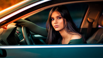 Картинка автомобили -авто+с+девушками брюнетка длинные волосы темные глаза лицо автомобиль загорелый тени для век свитер sergio giomo зеленый