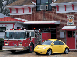 Картинка автомобили разные вместе fire truck beetle vw