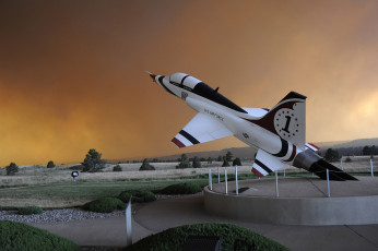 Картинка us air force academy springs авиация памятник самолёту истребитель монумент
