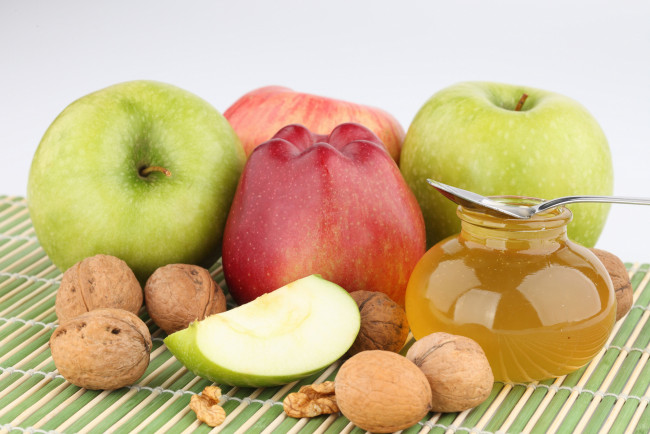Обои картинки фото еда, разное, мёд, орехи, яблоки