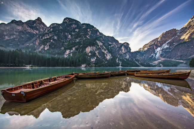 Обои картинки фото корабли, лодки,  шлюпки, горы, лес, река