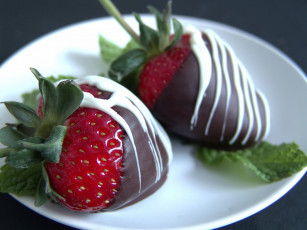 Картинка еда клубника +земляника десерт шоколад ягоды