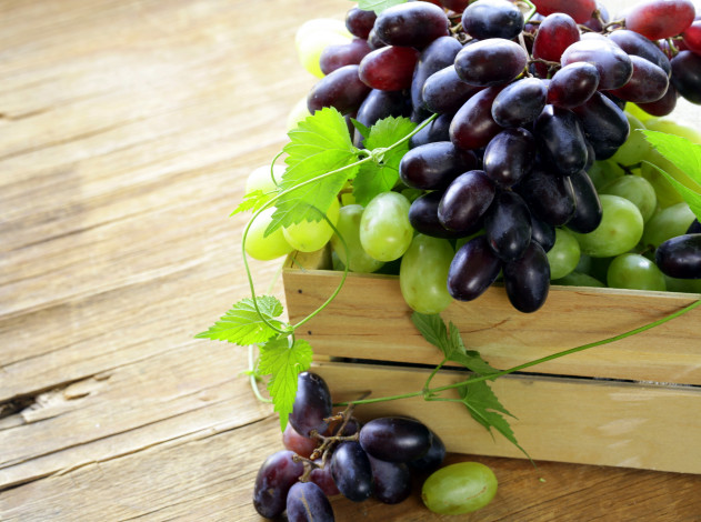 Обои картинки фото еда, виноград, ягоды, ящик