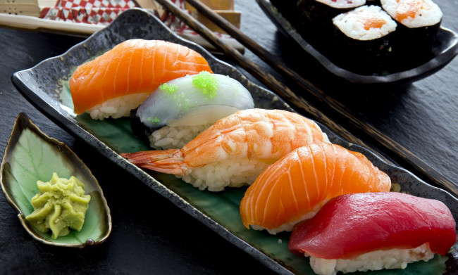 Обои картинки фото еда, рыба,  морепродукты,  суши,  роллы, кухня, японская, суши, роллы, ассорти