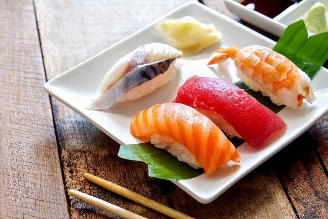 Обои картинки фото еда, рыба,  морепродукты,  суши,  роллы, ассорти, суши, кухня, японская