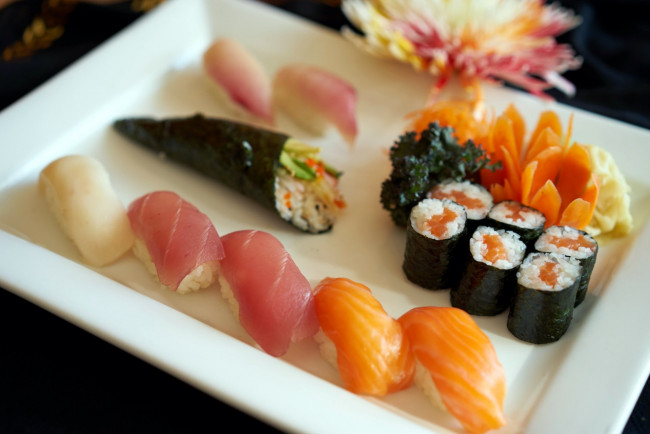 Обои картинки фото еда, рыба,  морепродукты,  суши,  роллы, кухня, японская, суши, роллы