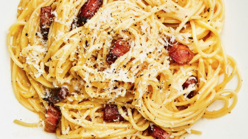 обоя еда, макароны,  макаронные блюда, спагетти, паста, сыр, колбаса