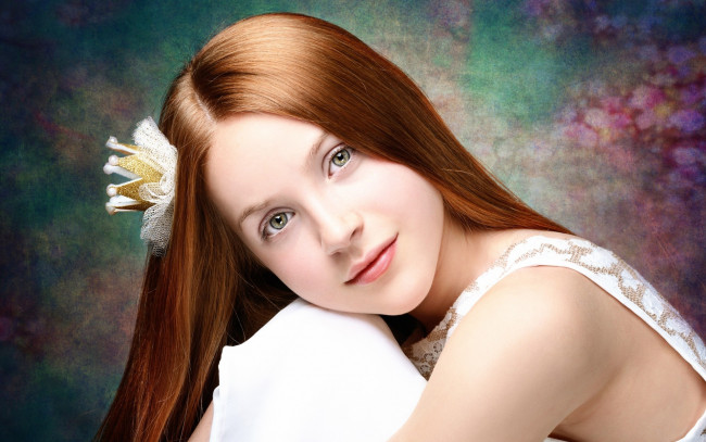Обои картинки фото девушки, - рыжеволосые и разноцветные, рыжие, волосы, корона, поза
