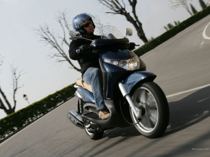 Картинка мотоциклы piaggio