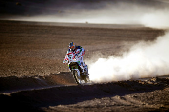 Картинка спорт мотокросс пустыня пейзаж дакар скорость мотоциклист мотоцикл