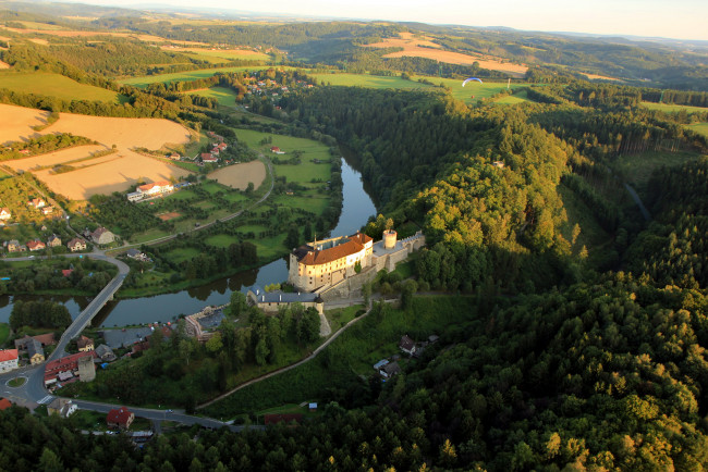 Обои картинки фото Чехия, 352, ternberk, castle, and, sаzave, river, города, пейзажи, замок, река, дома