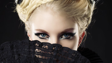 Картинка разное глаза hand fan fashion makeup eyes blonde model