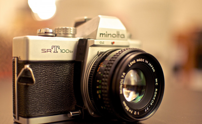 Обои картинки фото фотоаппарат из девяностых минолта, бренды, konica minolta, фотоаппарат, из, девяностых, минолта