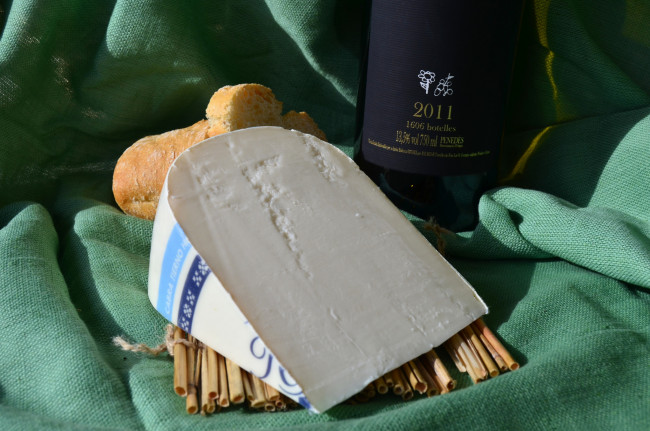 Обои картинки фото hollandse geitenkaas, еда, сырные изделия, сыр