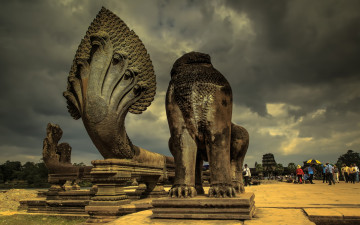 обоя cambodia, города, - памятники,  скульптуры,  арт-объекты, скульптура, старина, экскурсия, памятник, древность