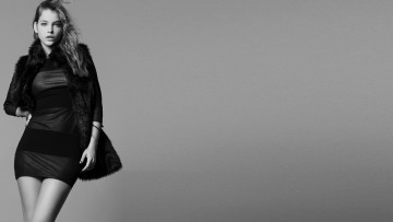 Картинка девушки barbara+palvin модель черно-белая платье шуба
